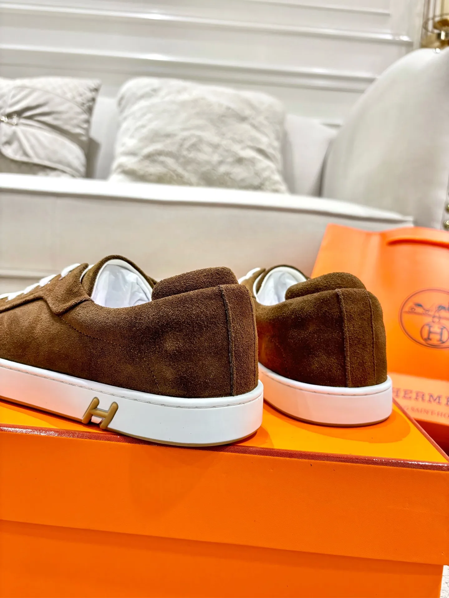 Factory direct sales p640🐘🐘Women's shoes Women's clothing Men's ➕10 Hermes·Hermès 2025ss new Lucky series men's leather loafers casual sports shoes for women Top version 🔝Original purchase, development and production👍🏻 This Hermès sports shoe is made of calfskin and suede goatskin, with iconic "H" details on the side, creating a dynamic and fashionable style. 💘 💜Material: original imported first-layer cowhide 💛Inner lining: original customized soft sheepskin 💚Sole: original molded non-slip TPU outsole ❤️Sole thickness: about 2.5cm 🤍Number of yards: 35-45👣 (40 for women and 45 for men, custom-made and non-refundable